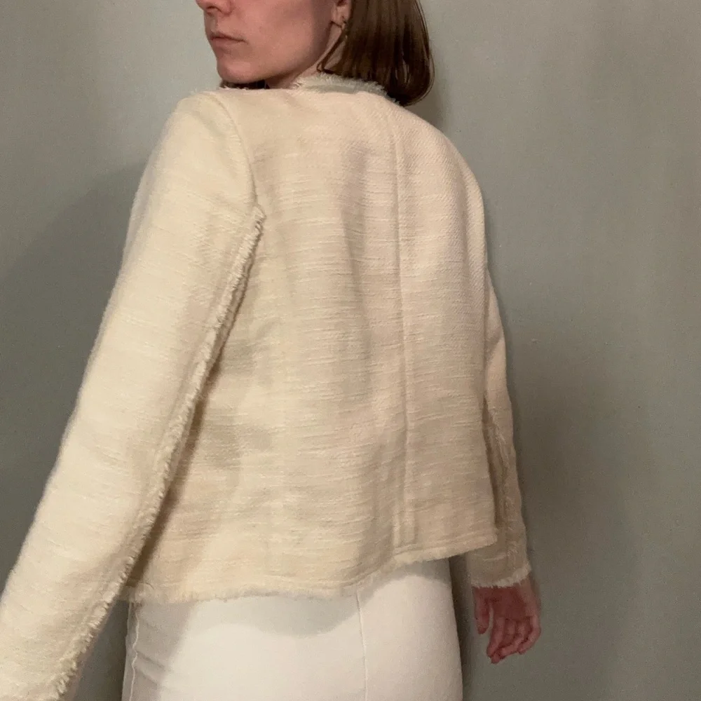 Club Monaco Ivory Blazer with fringe. - Picture 7 of 9